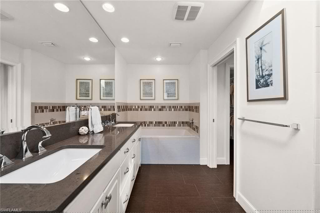 5908 Via Lugano, Naples, FL 34108-21