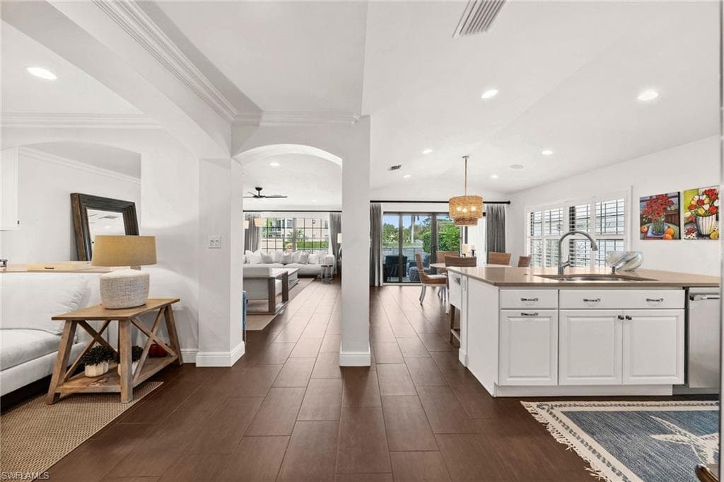 5908 Via Lugano, Naples, FL 34108-23