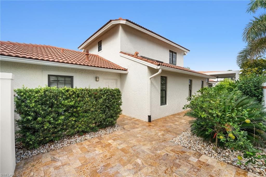5908 Via Lugano, Naples, FL 34108-42