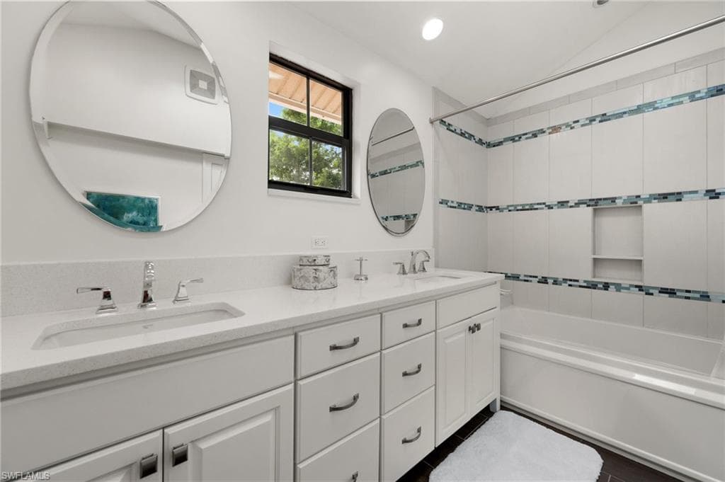 5908 Via Lugano, Naples, FL 34108-46
