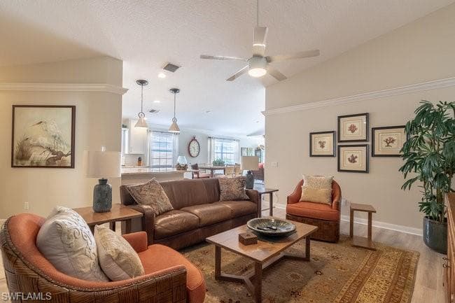 7605 Rozzini Ln, Naples, FL 34114-9