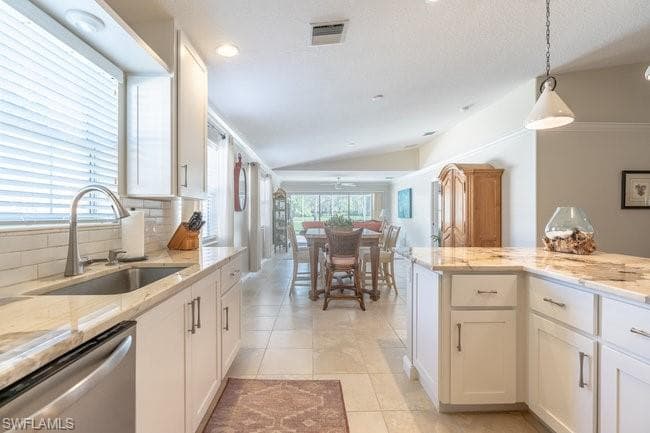 7605 Rozzini Ln, Naples, FL 34114-17