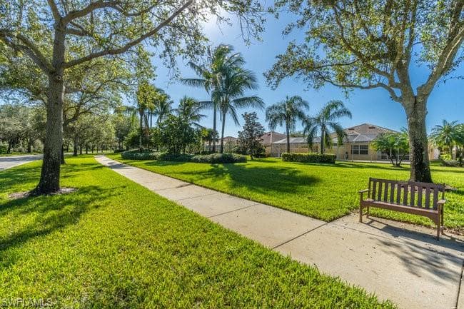 7605 Rozzini Ln, Naples, FL 34114-41
