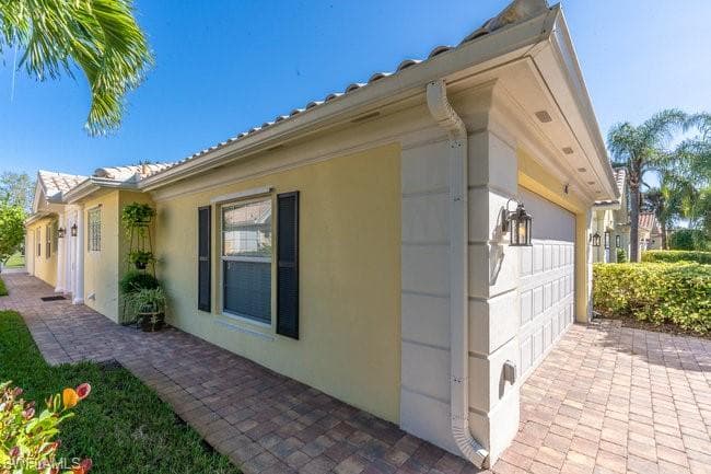 7605 Rozzini Ln, Naples, FL 34114-3