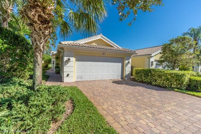 7605 Rozzini Ln, Naples, FL 34114-4