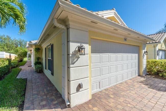 7605 Rozzini Ln, Naples, FL 34114-6