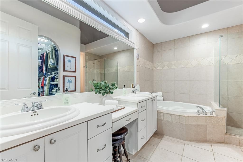 2790 Kings Lake Blvd 202, Naples, FL 34112-16