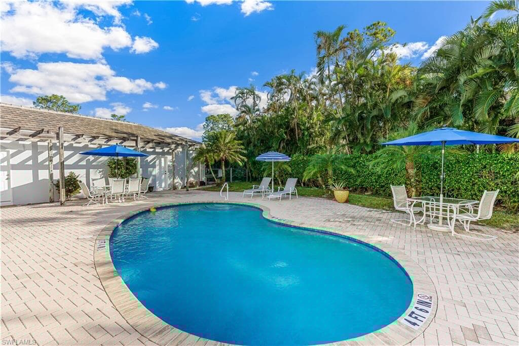 2790 Kings Lake Blvd 202, Naples, FL 34112-23