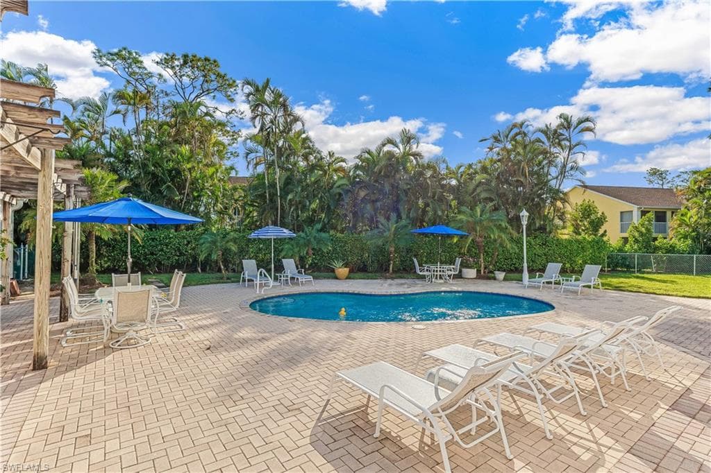 2790 Kings Lake Blvd 202, Naples, FL 34112-25