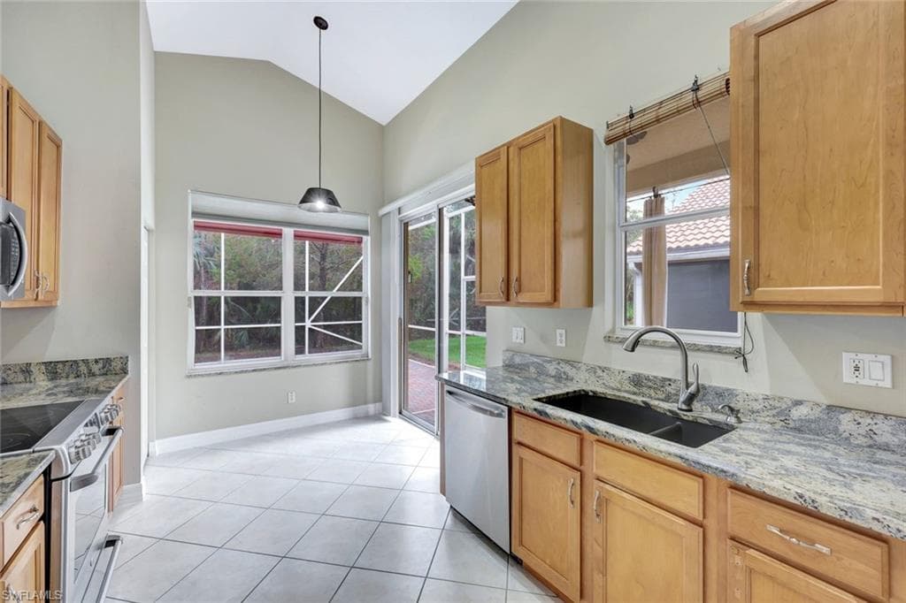 1278 Barrigona Ct, Naples, FL 34119-10