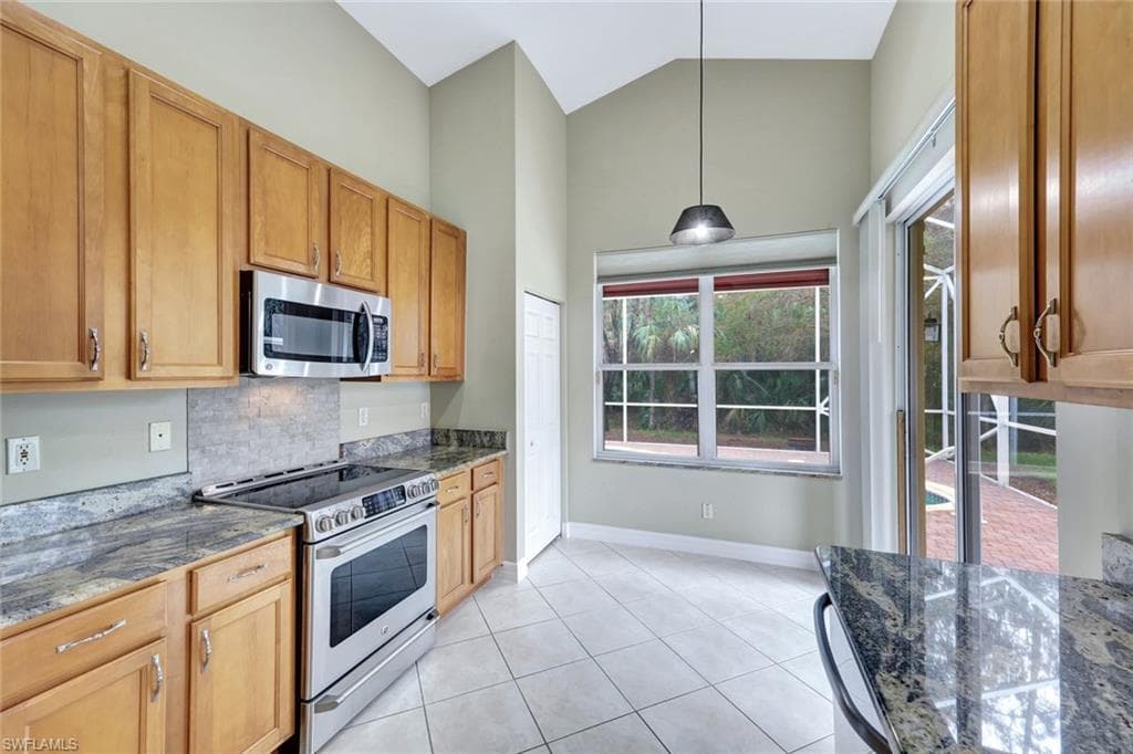 1278 Barrigona Ct, Naples, FL 34119-11