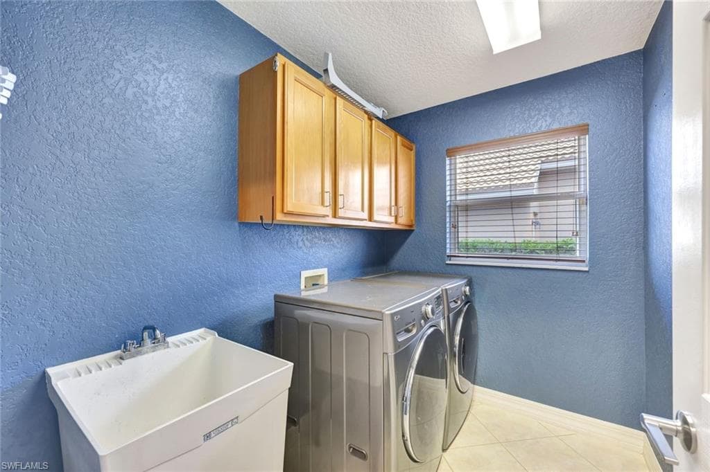 1278 Barrigona Ct, Naples, FL 34119-22