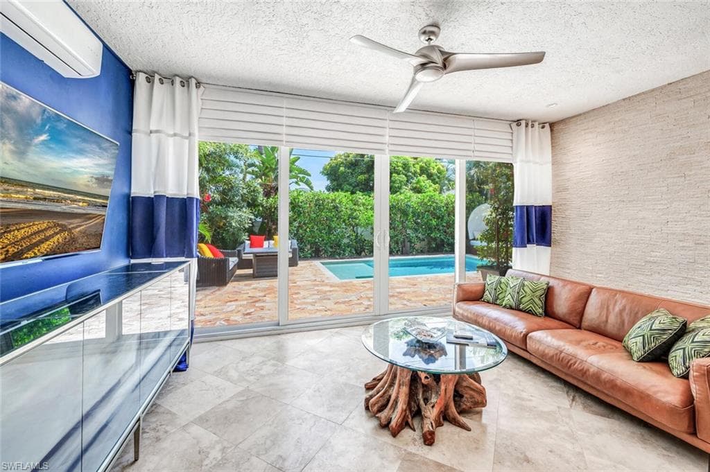 786 109th Ave N, Naples, FL 34108-12
