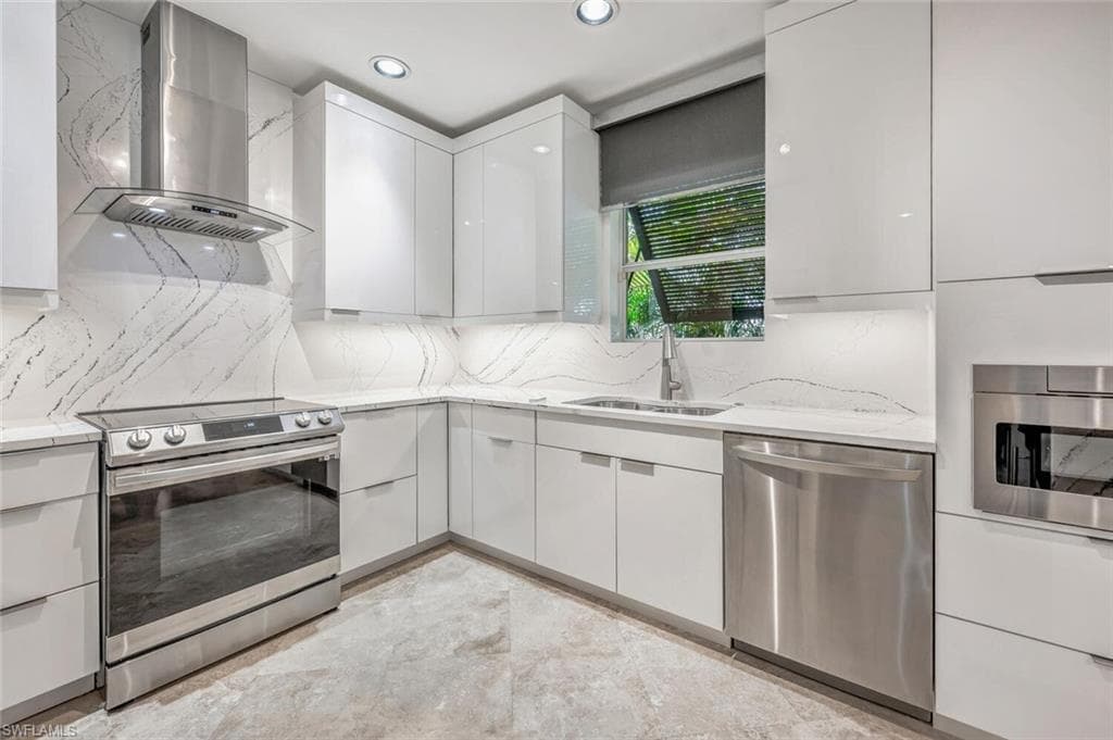 786 109th Ave N, Naples, FL 34108-18