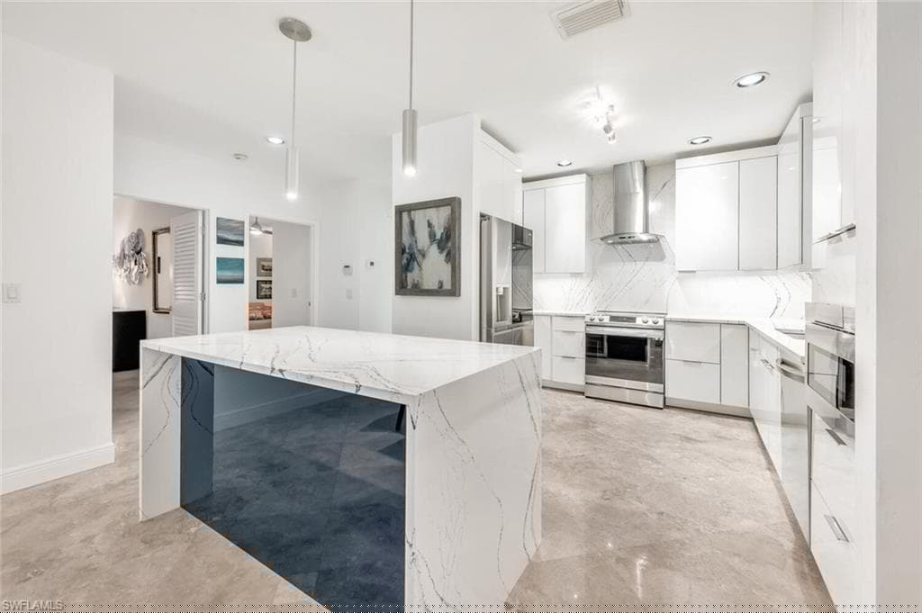 786 109th Ave N, Naples, FL 34108-21