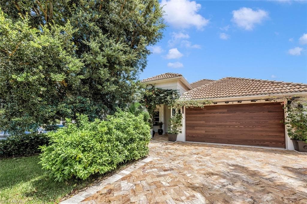 786 109th Ave N, Naples, FL 34108-3