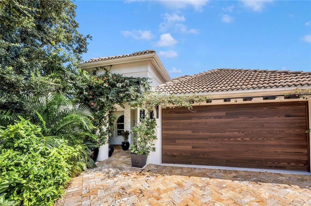 786 109th Ave N, Naples, FL 34108-4