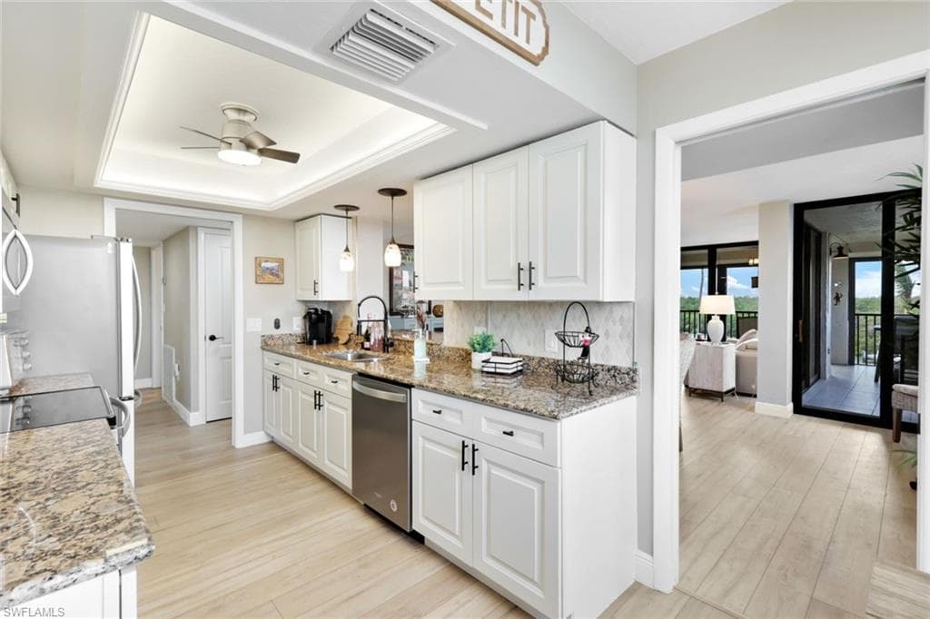 17 Bluebill Ave 206, Naples, FL 34108-15