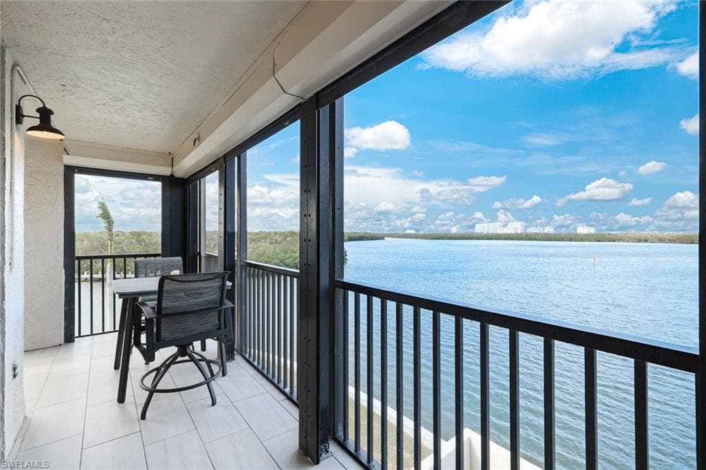 17 Bluebill Ave 206, Naples, FL 34108-25