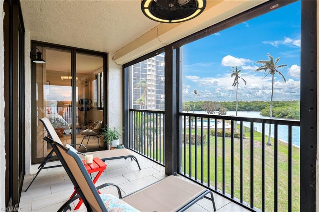 17 Bluebill Ave 206, Naples, FL 34108-26
