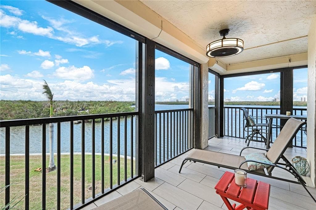 17 Bluebill Ave 206, Naples, FL 34108-27