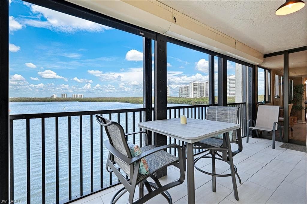 17 Bluebill Ave 206, Naples, FL 34108-28