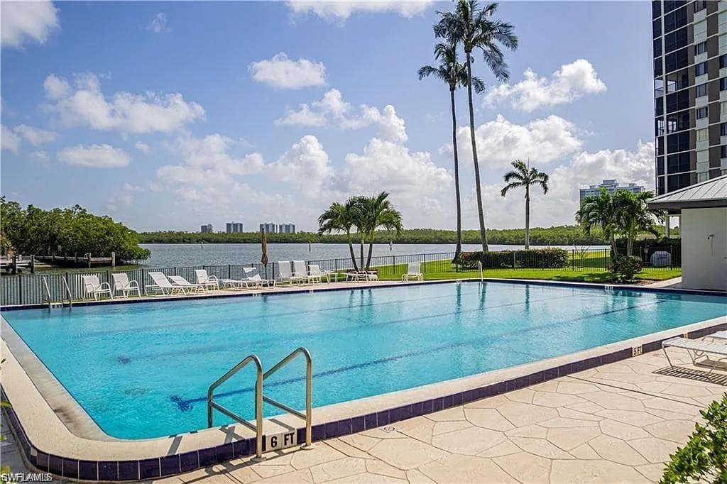 17 Bluebill Ave 206, Naples, FL 34108-32