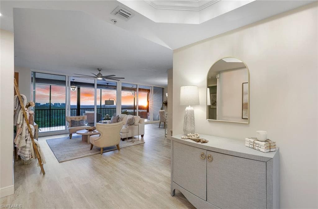 455 Cove Tower Dr 902, Naples, FL 34110-4