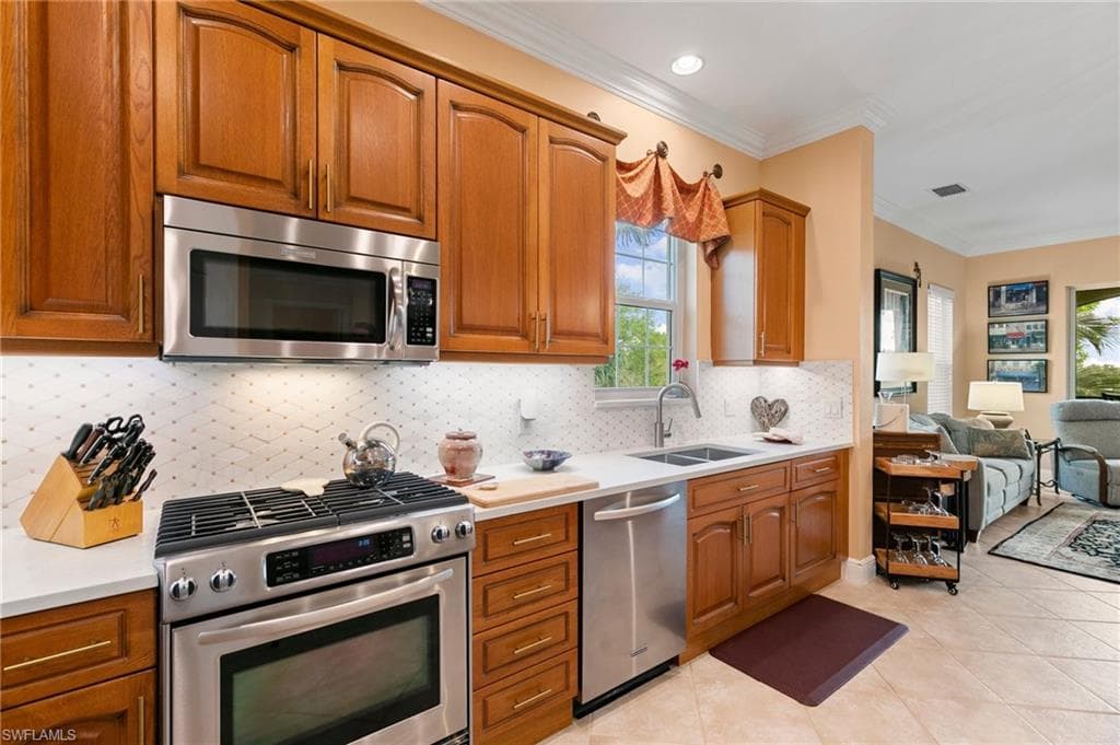 9134 Cherry Oaks Ln 201, Naples, FL 34114-15