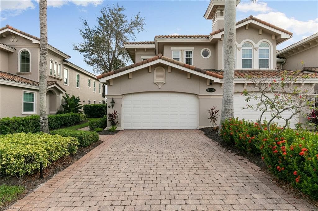 9134 Cherry Oaks Ln 201, Naples, FL 34114-2