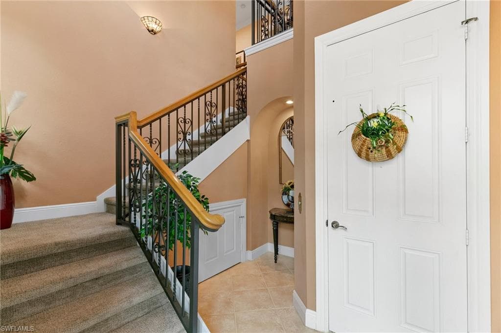 9134 Cherry Oaks Ln 201, Naples, FL 34114-6