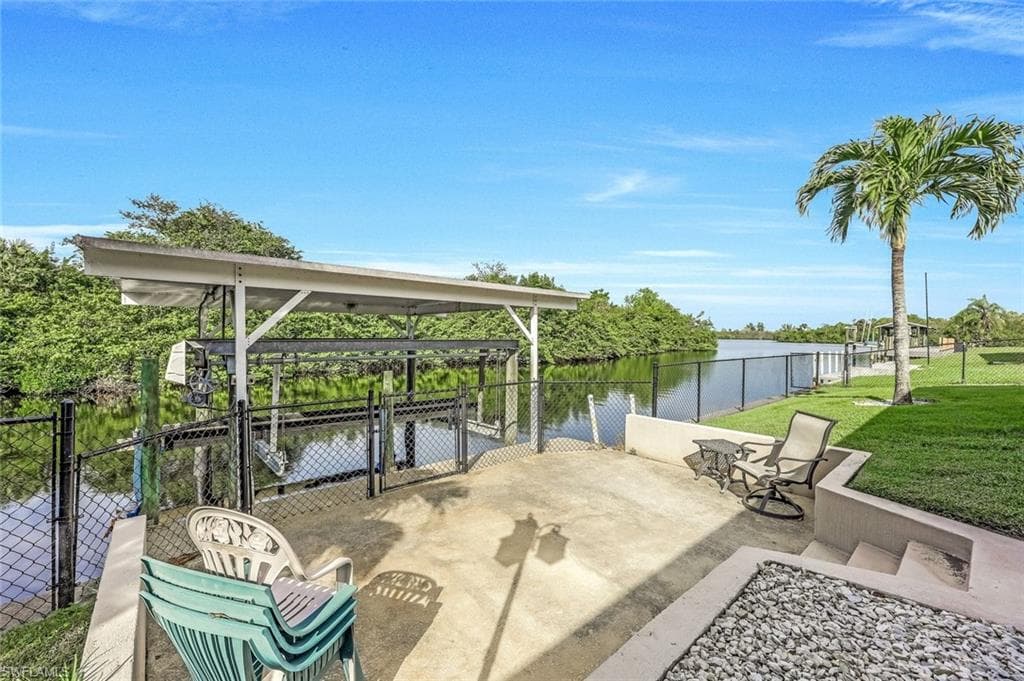 2199 Santiago Ave, Fort Myers, FL 33905-3