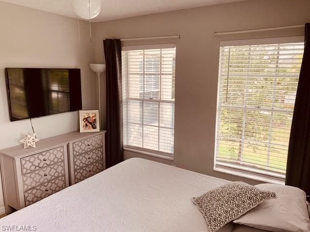 124 Santa Clara Dr, Naples, FL 34104-14