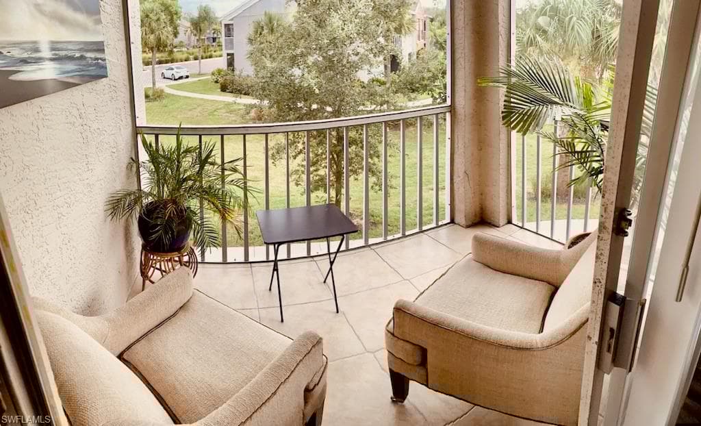 124 Santa Clara Dr, Naples, FL 34104-18