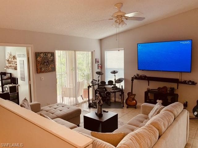 124 Santa Clara Dr, Naples, FL 34104-2