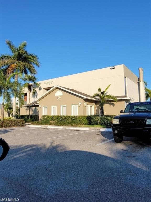 124 Santa Clara Dr, Naples, FL 34104-30