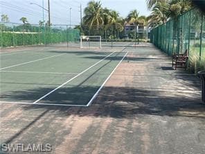 124 Santa Clara Dr, Naples, FL 34104-38