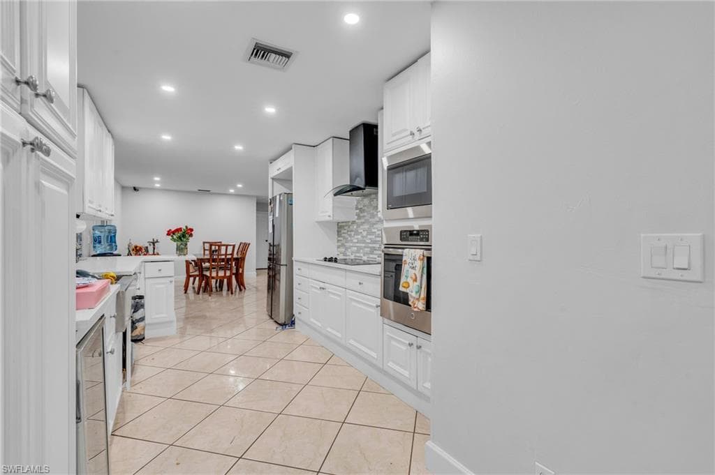 1800 52nd Ter SW, Naples, FL 34116-13
