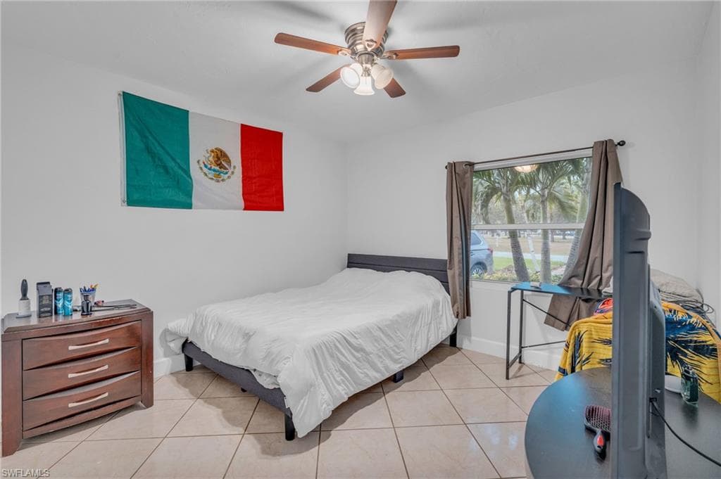 1800 52nd Ter SW, Naples, FL 34116-17