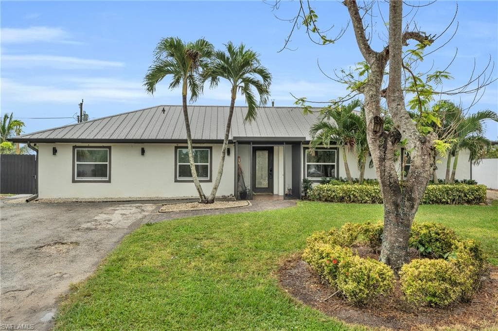 1800 52nd Ter SW, Naples, FL 34116-33