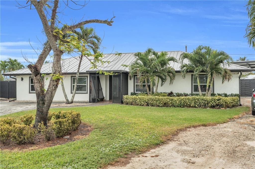 1800 52nd Ter SW, Naples, FL 34116-3