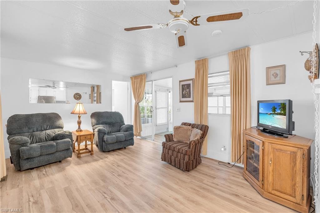 93 Enchanting Blvd E-93, Naples, FL 34112-1
