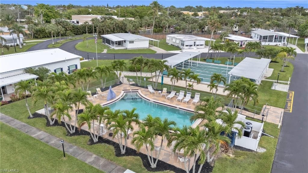 93 Enchanting Blvd E-93, Naples, FL 34112-36