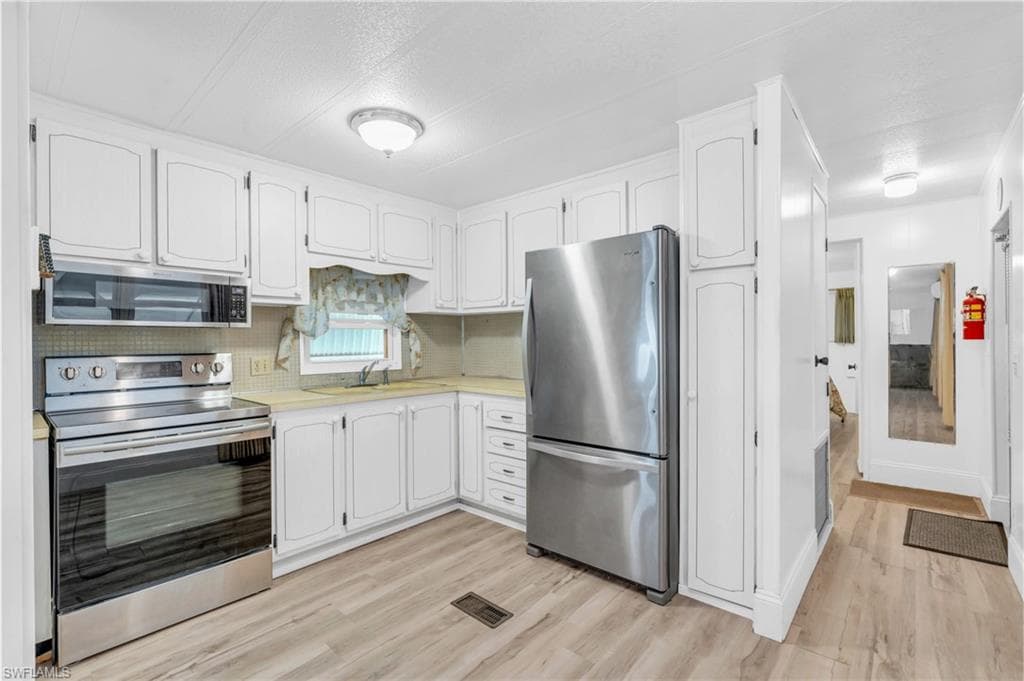 93 Enchanting Blvd E-93, Naples, FL 34112-5