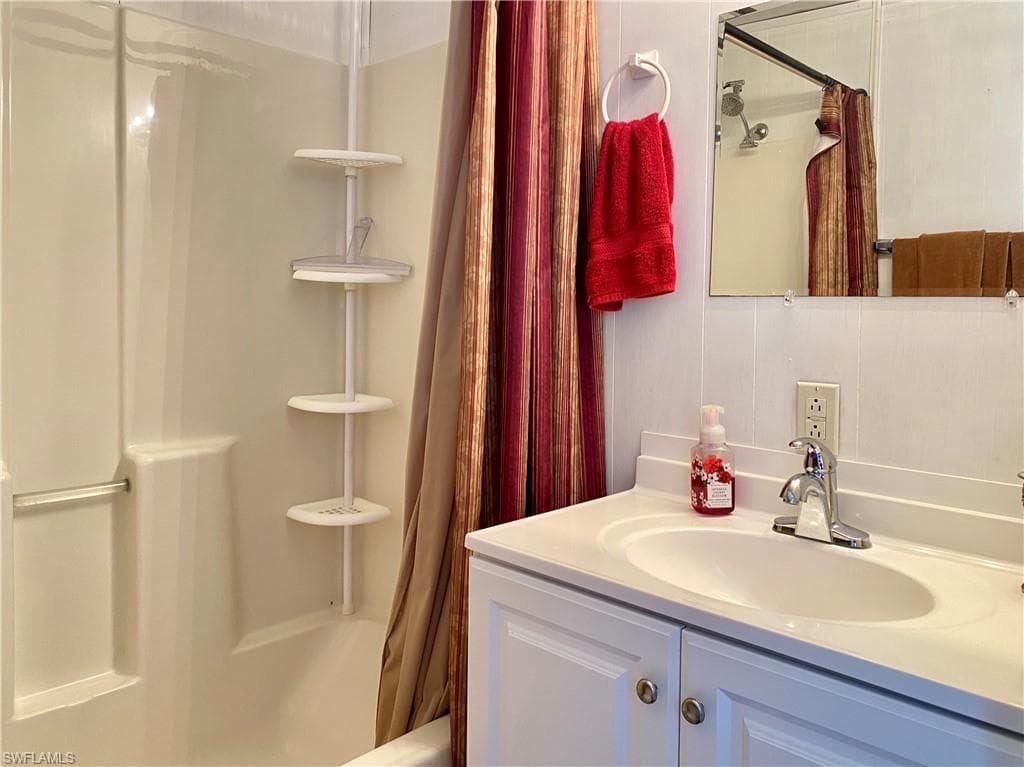14 Pearl Dr 14p, Naples, FL 34114-9