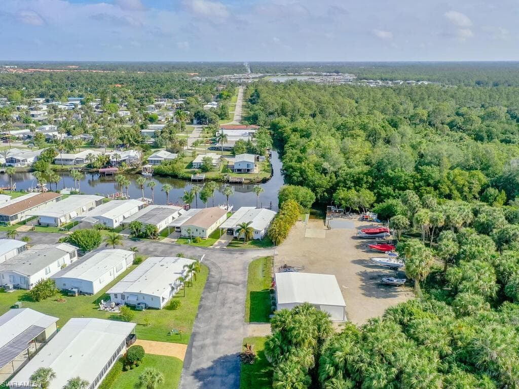 14 Pearl Dr 14p, Naples, FL 34114-24