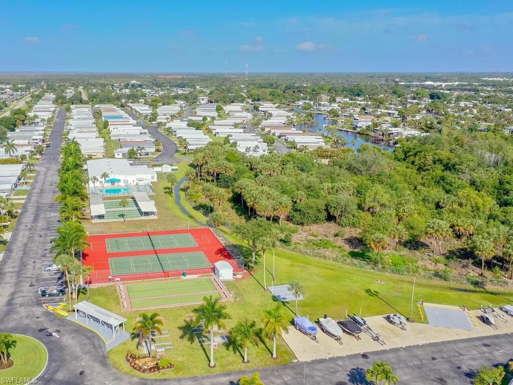 14 Pearl Dr 14p, Naples, FL 34114-25