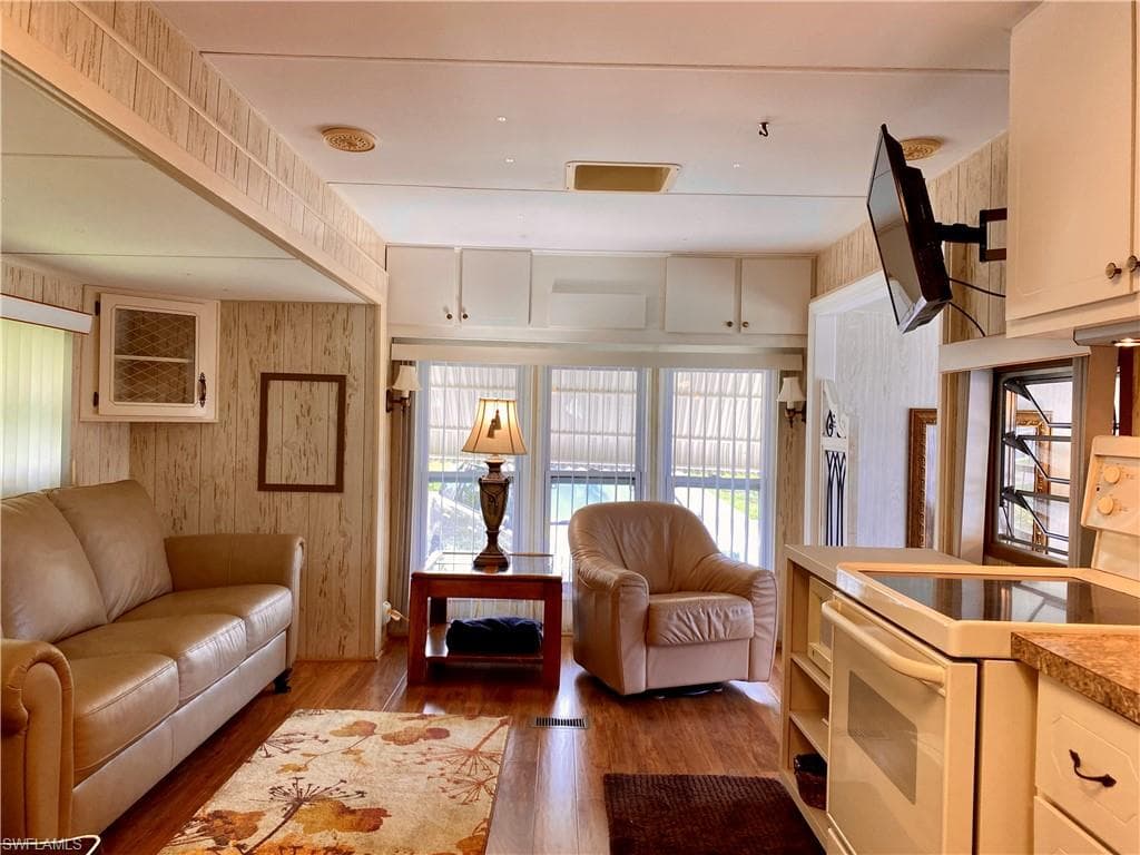 14 Pearl Dr 14p, Naples, FL 34114-2