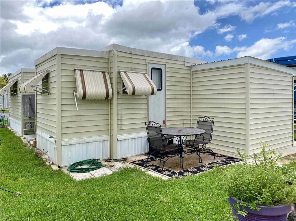 14 Pearl Dr 14p, Naples, FL 34114-35