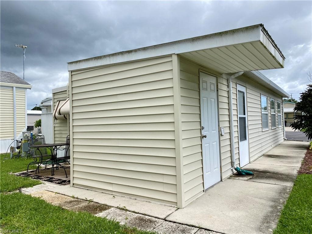 14 Pearl Dr 14p, Naples, FL 34114-36